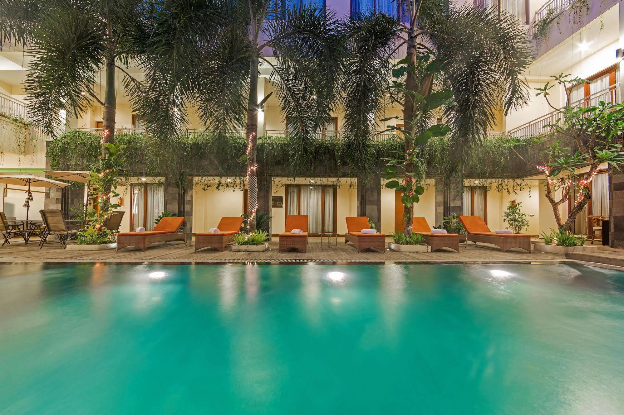 Zen Rooms Kuta Tuban Suites Bagian luar foto