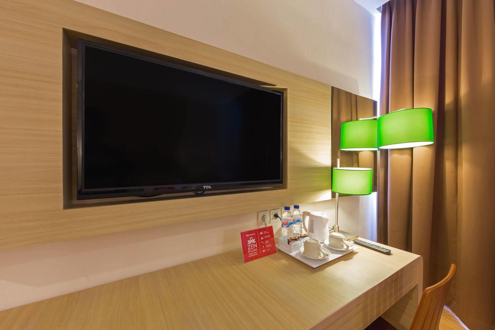 Zen Rooms Kuta Tuban Suites Bagian luar foto