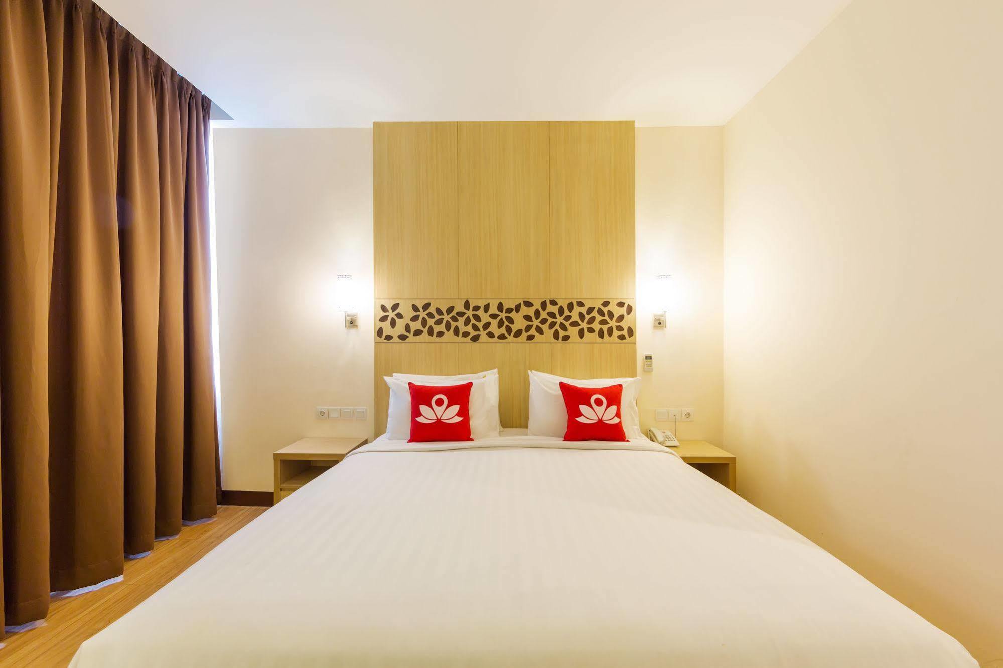 Zen Rooms Kuta Tuban Suites Bagian luar foto