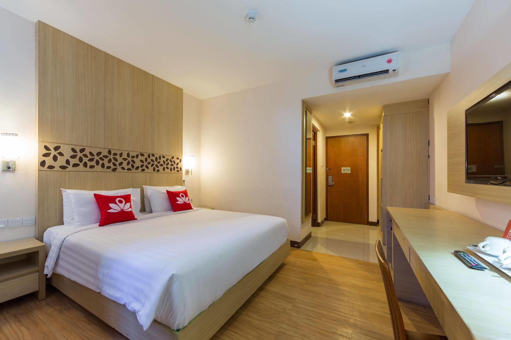 Zen Rooms Kuta Tuban Suites Bagian luar foto