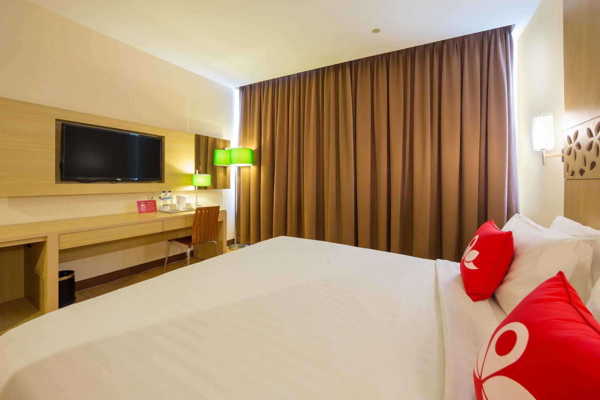 Zen Rooms Kuta Tuban Suites Bagian luar foto