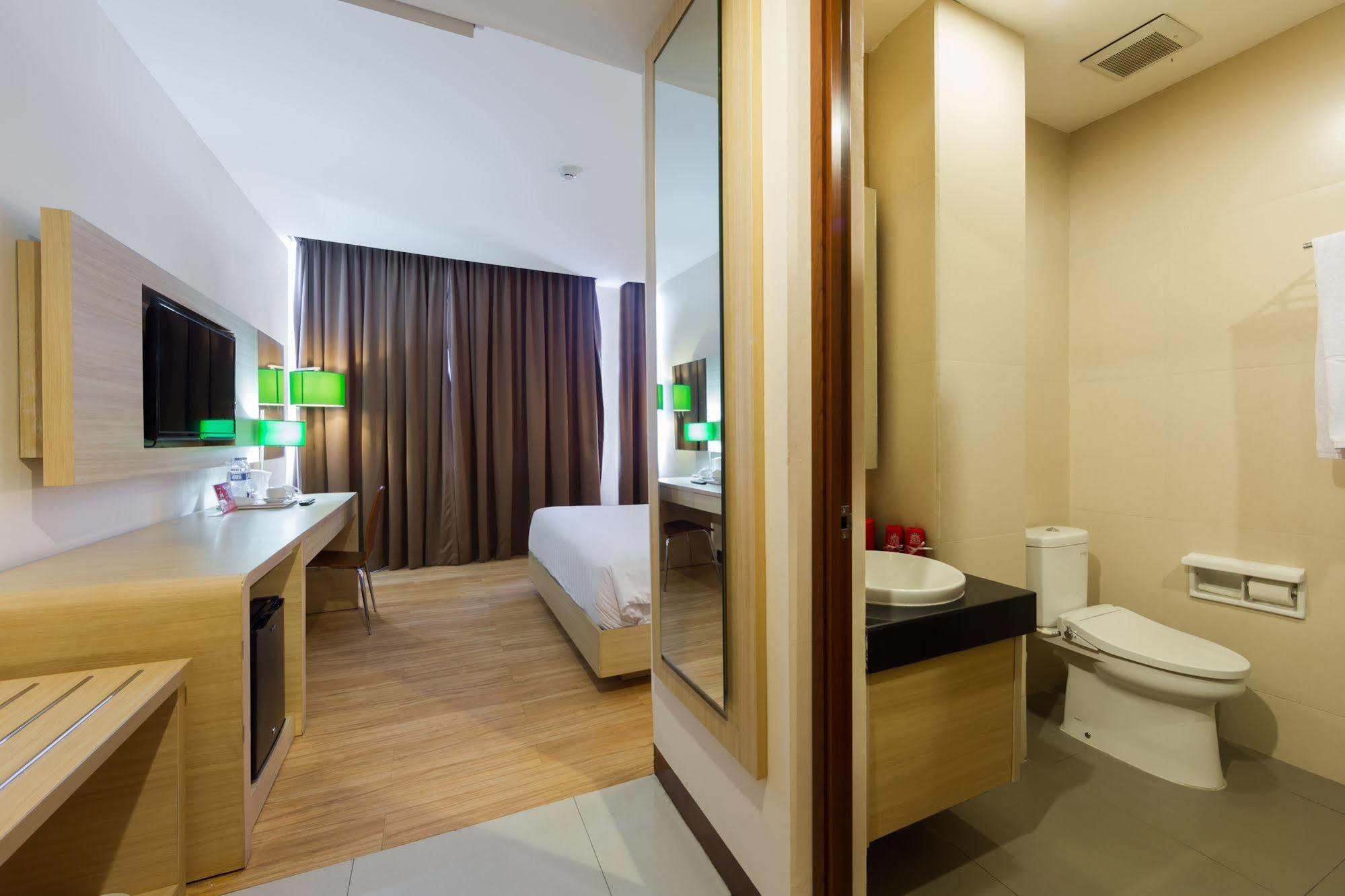 Zen Rooms Kuta Tuban Suites Bagian luar foto