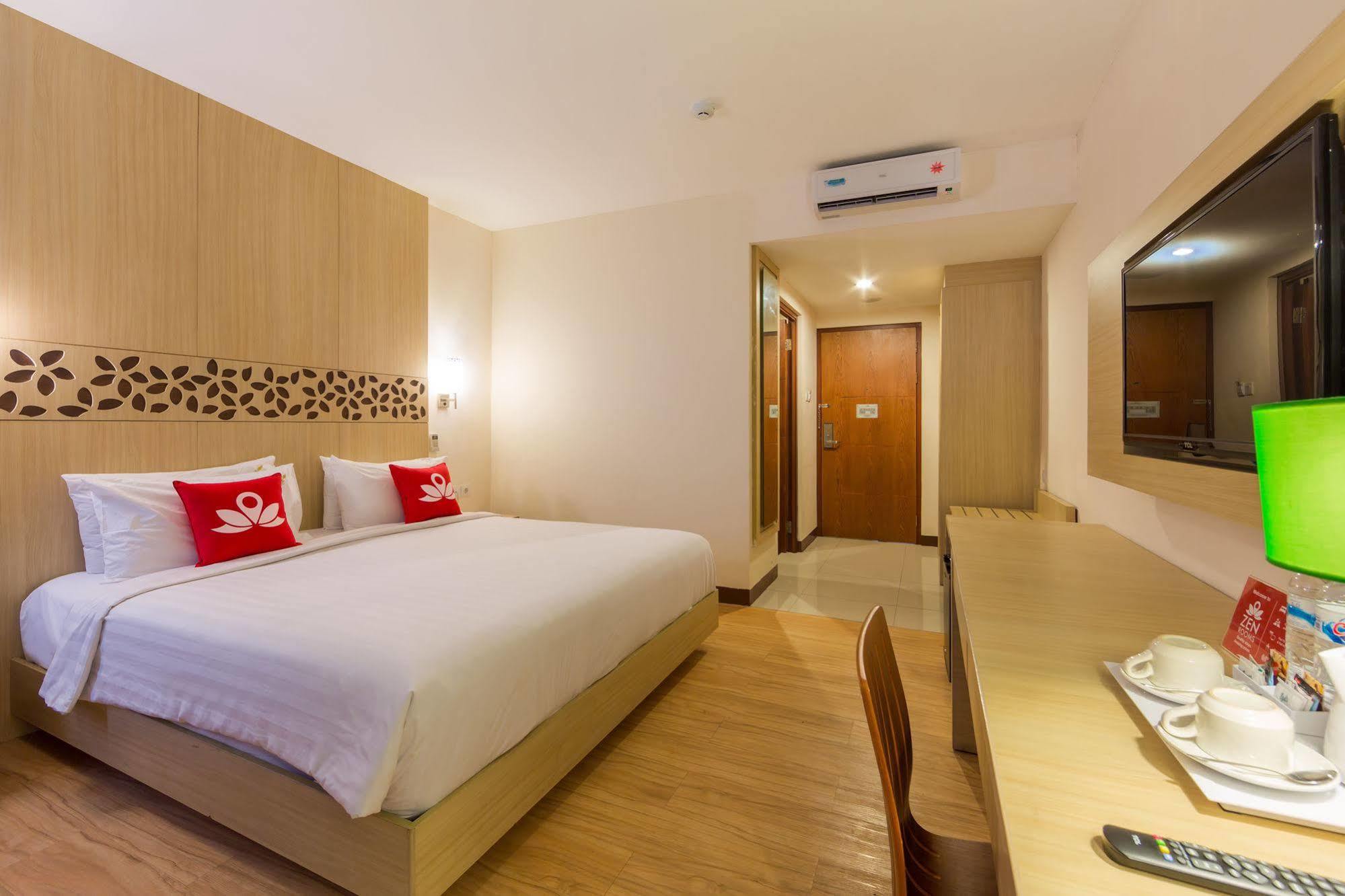 Zen Rooms Kuta Tuban Suites Bagian luar foto