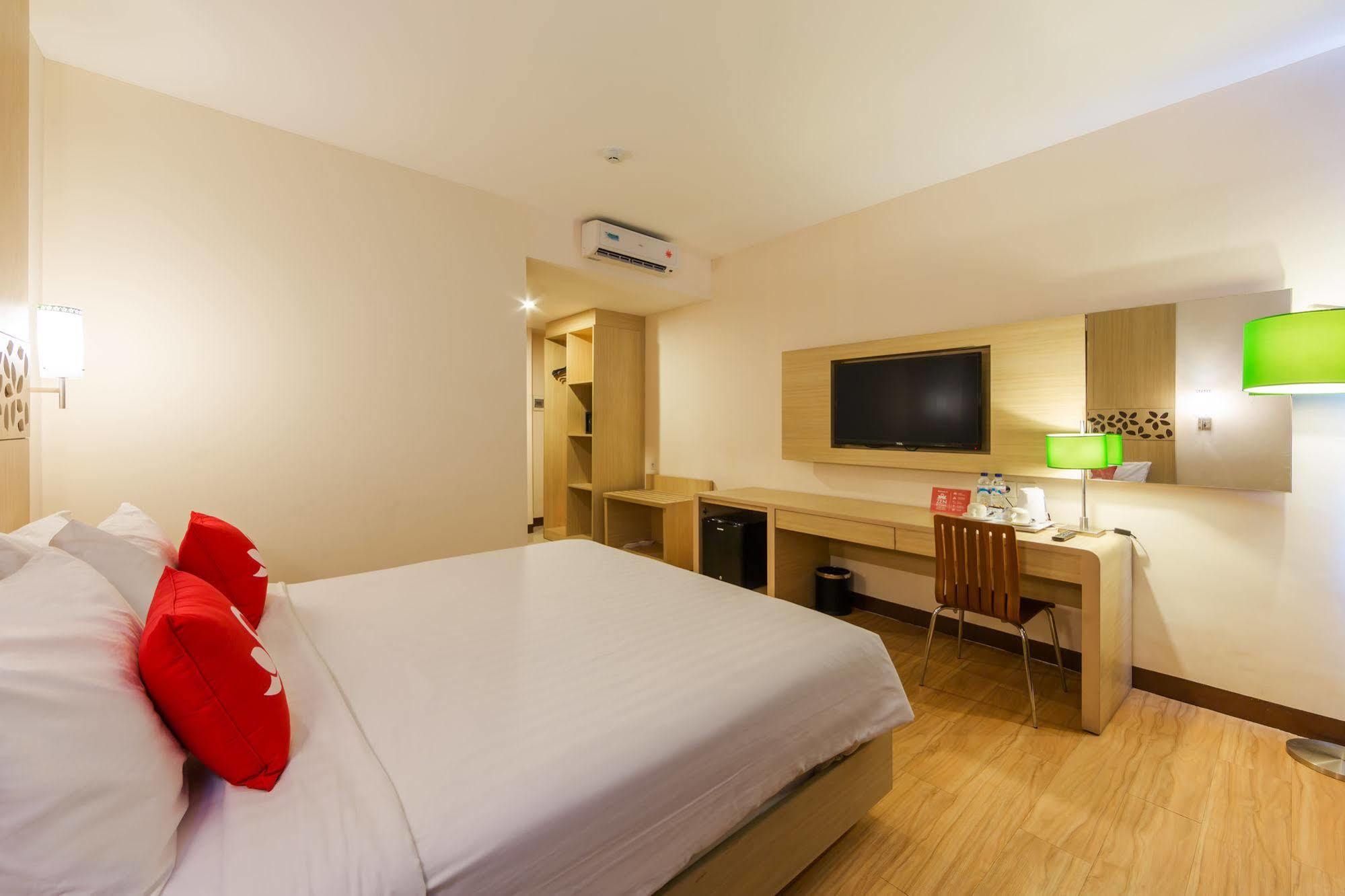 Zen Rooms Kuta Tuban Suites Bagian luar foto